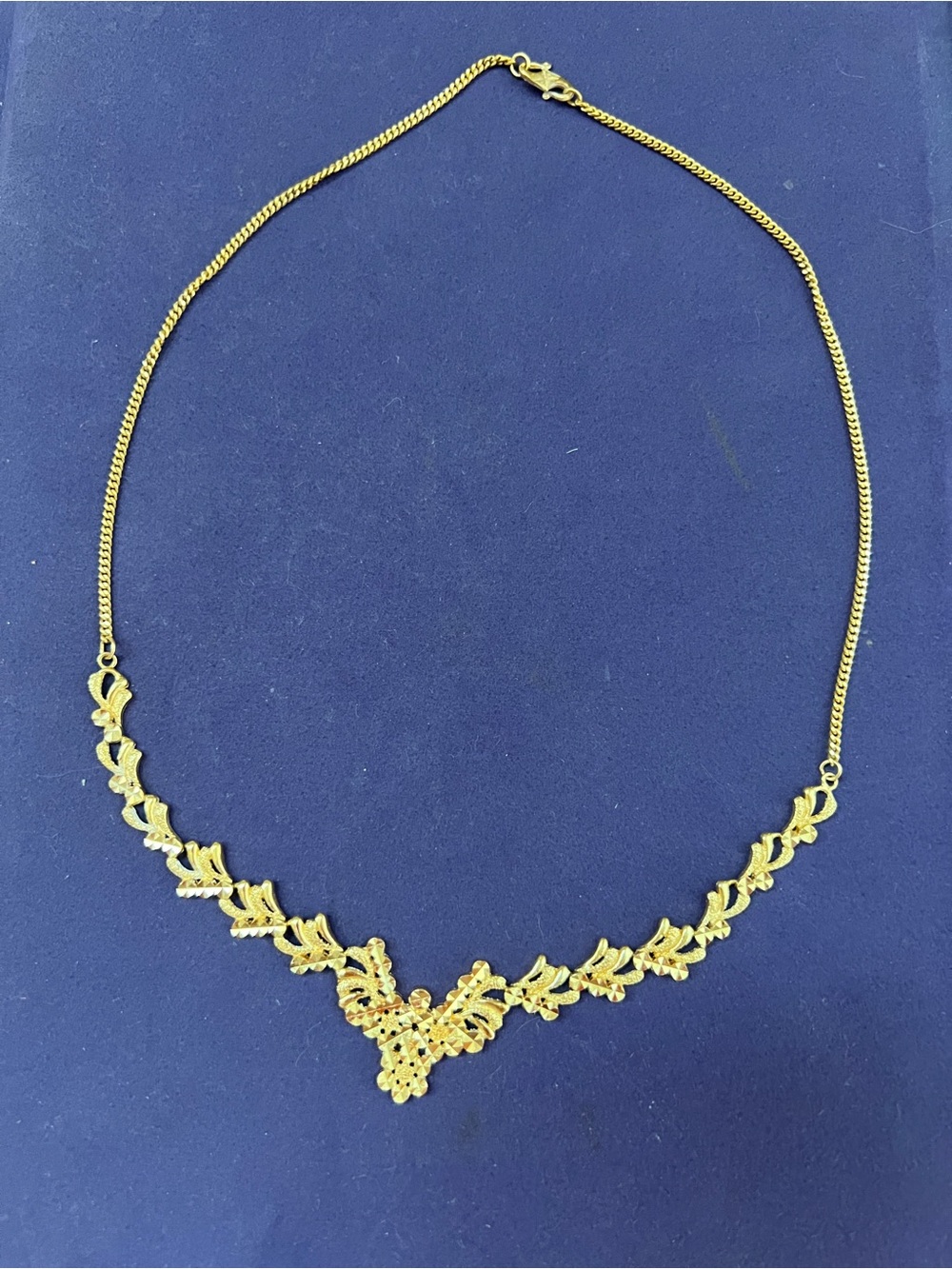 Gold Leaf V-Front Necklace - Unbranded